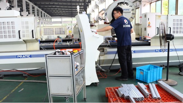 如何解決鋁型材在長期使用中的老化問題？