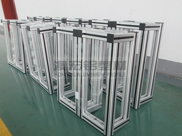 光纜護(hù)套設(shè)備機架